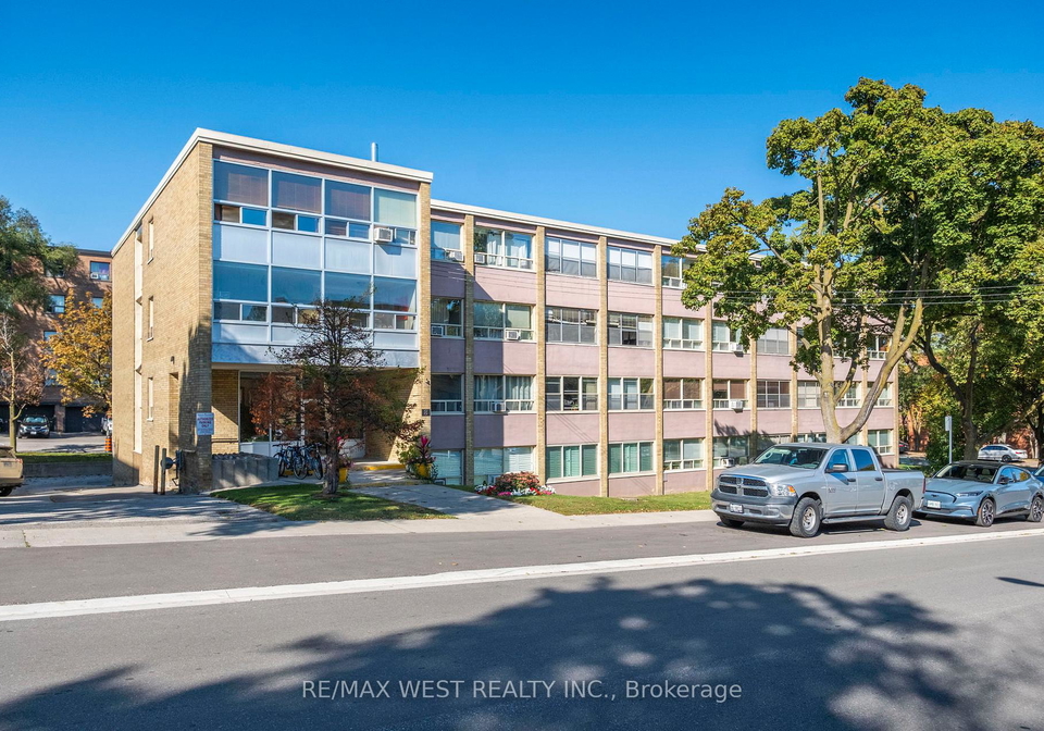 8-kinsdale-boulevard-etobicoke-ontario-w12438578