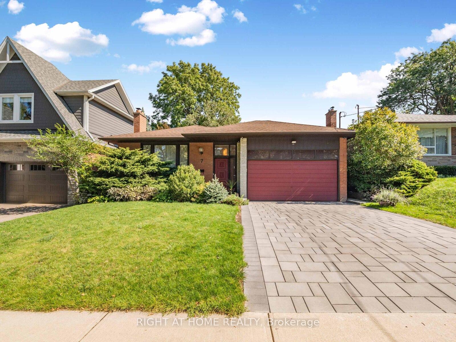 7-bloorlea-crescent-etobicoke-ontario-w12439074