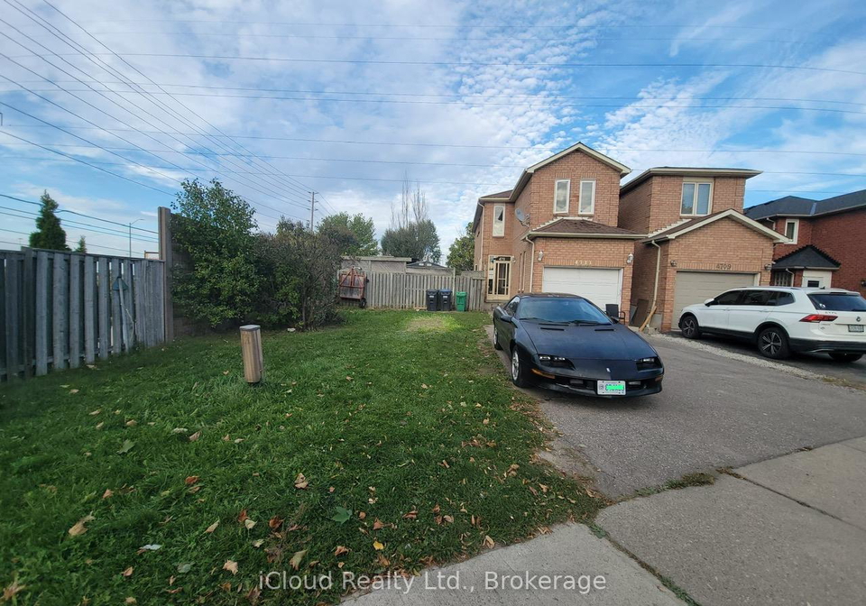4711-full-moon-circle-mississauga-ontario-w12440940