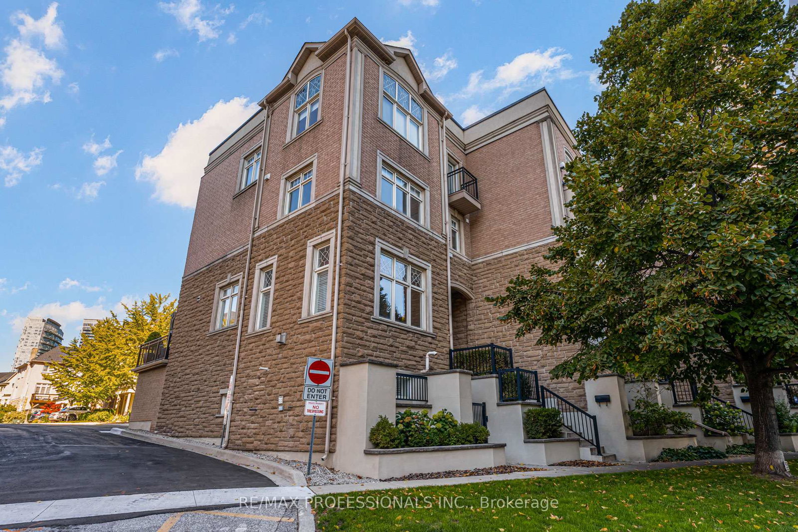 2264-lake-shore-boulevard-w-etobicoke-ontario-w12441405