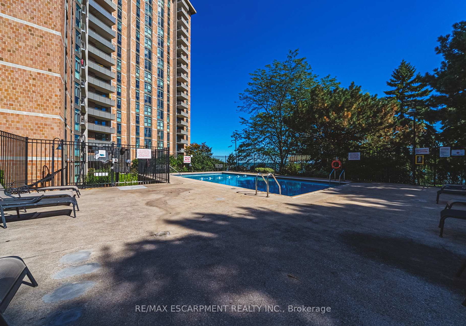5250-lakeshore-road-burlington-ontario-w12442086