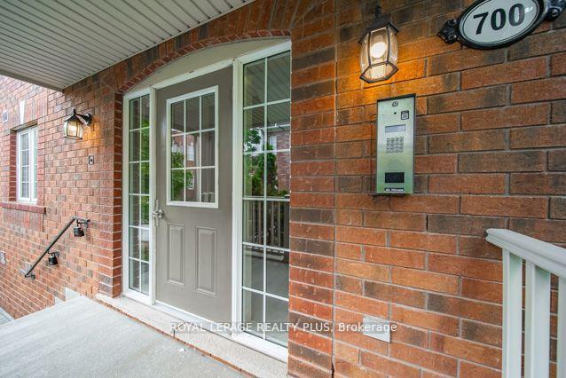 700-neighbourhood-circle-mississauga-ontario-w12442562