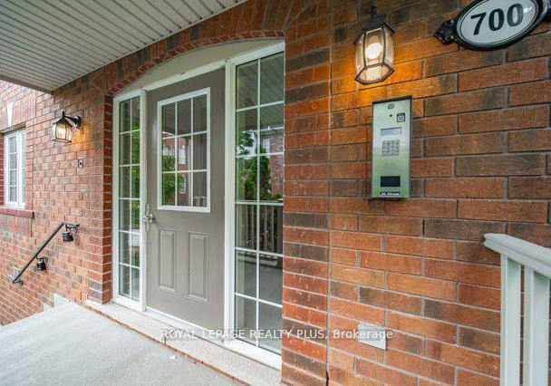 700-neighbourhood-circle-mississauga-ontario-w12442562