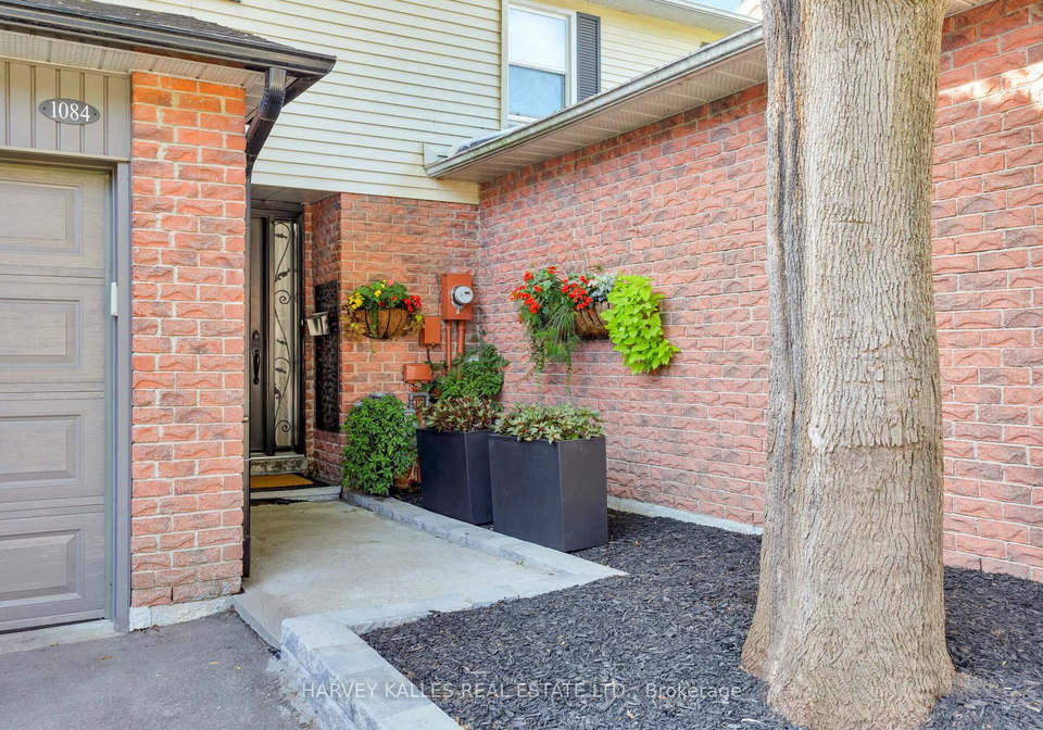 1084-bordeaux-court-mississauga-ontario-w12443263