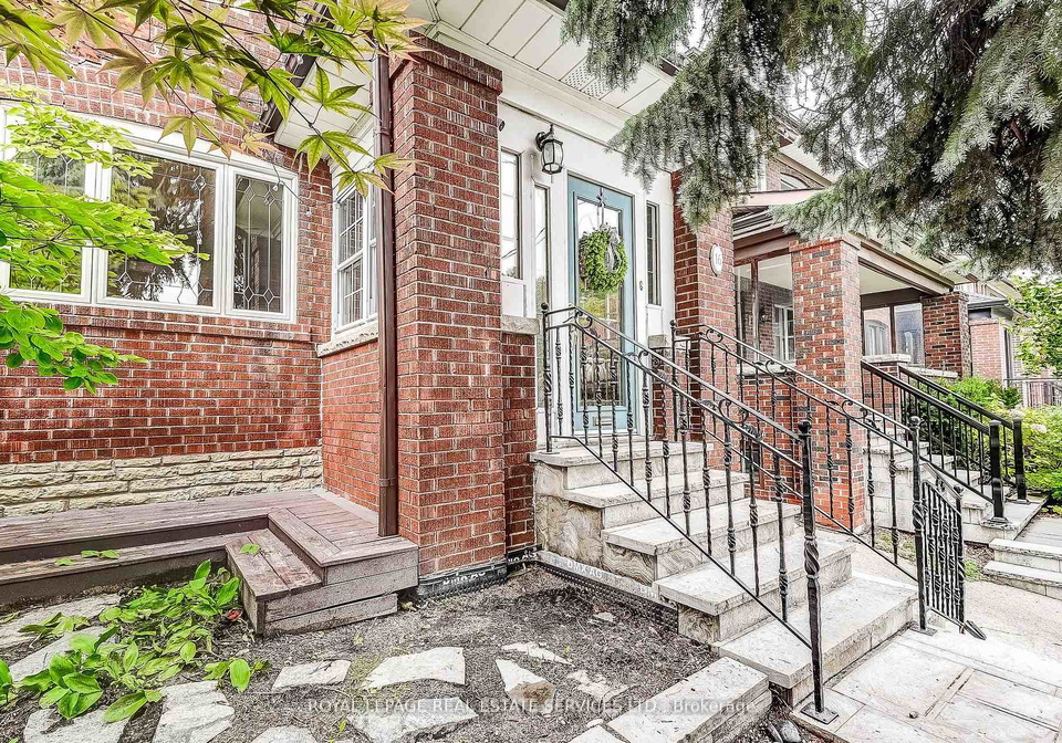 16-larkin-avenue-toronto-ontario-w12446936