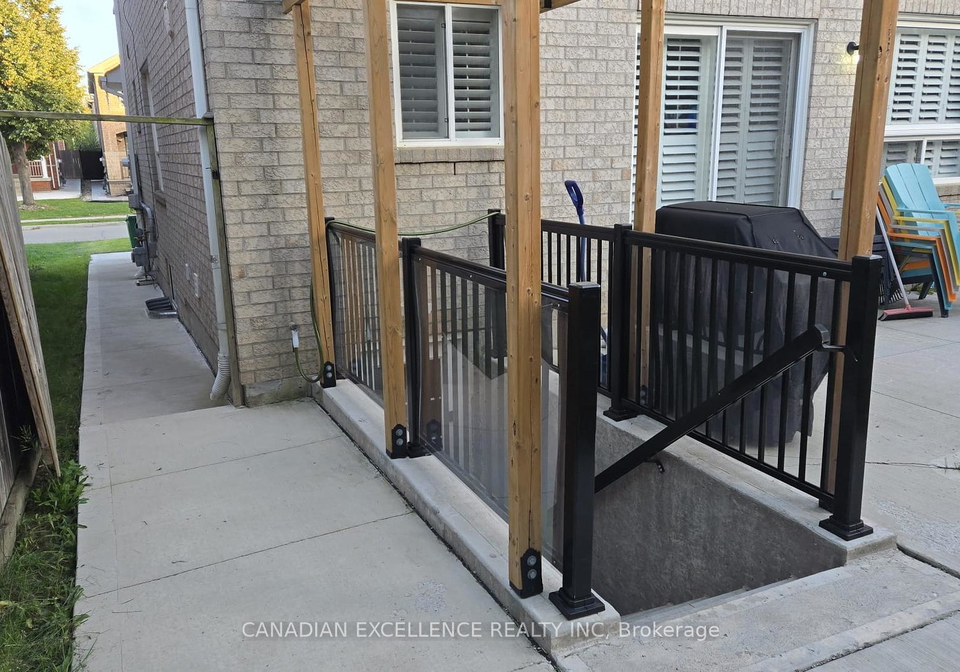 11-lockheed-basement-crescent-brampton-ontario-w12447953