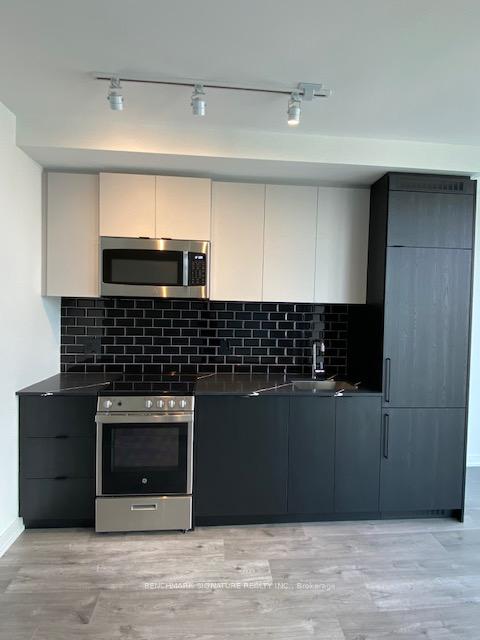 285-dufferin-street-toronto-ontario-w12448106