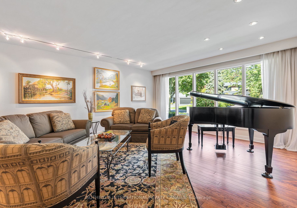 6-courtsfield-crescent-etobicoke-ontario-w12448944