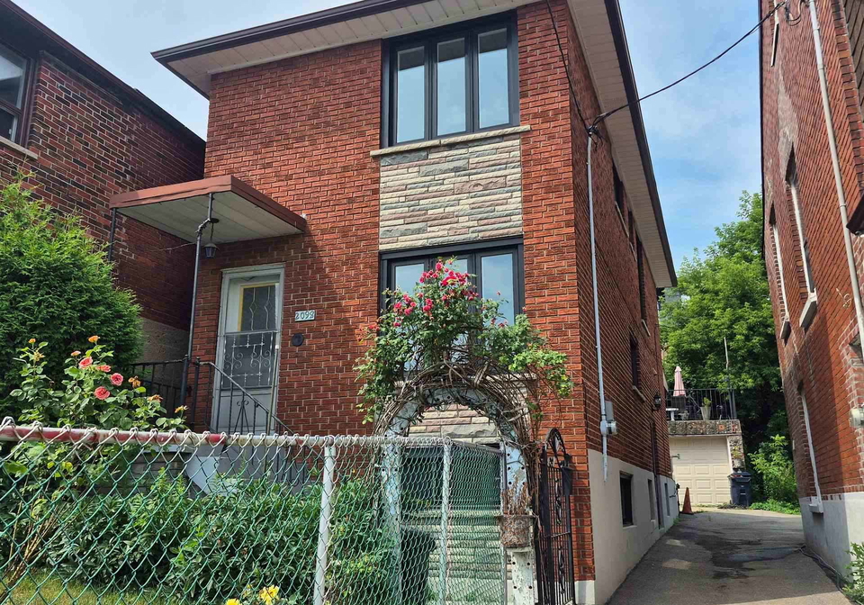 2098-dufferin-street-toronto-ontario-w12451412