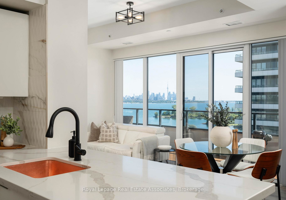 30-shore-breeze-drive-etobicoke-ontario-w12451453