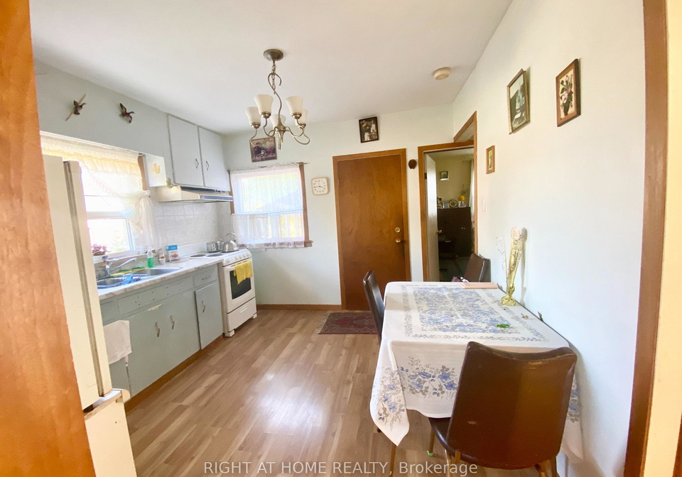 33-waniska-avenue-etobicoke-ontario-w12452103