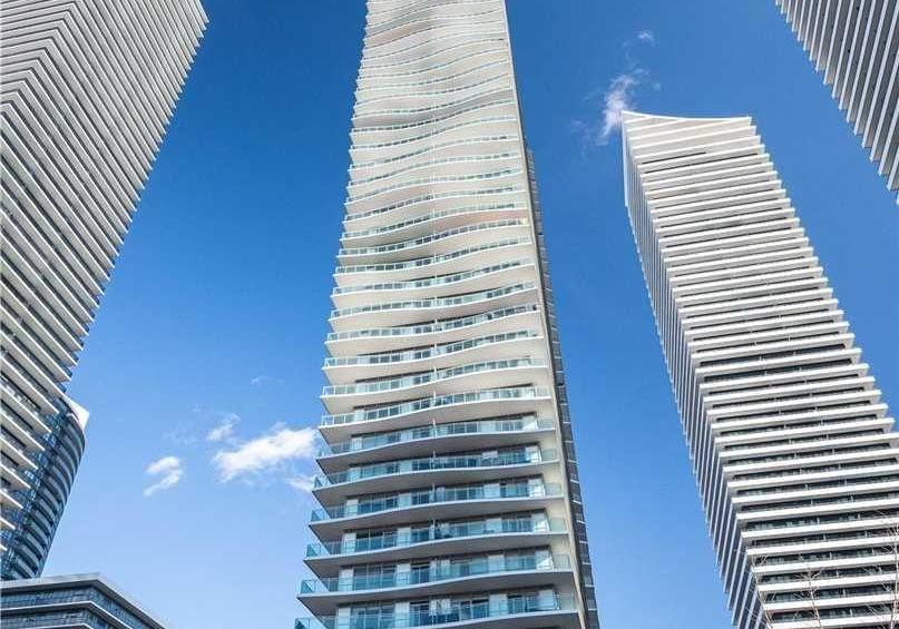 33-shore-breeze-drive-etobicoke-ontario-w12452603