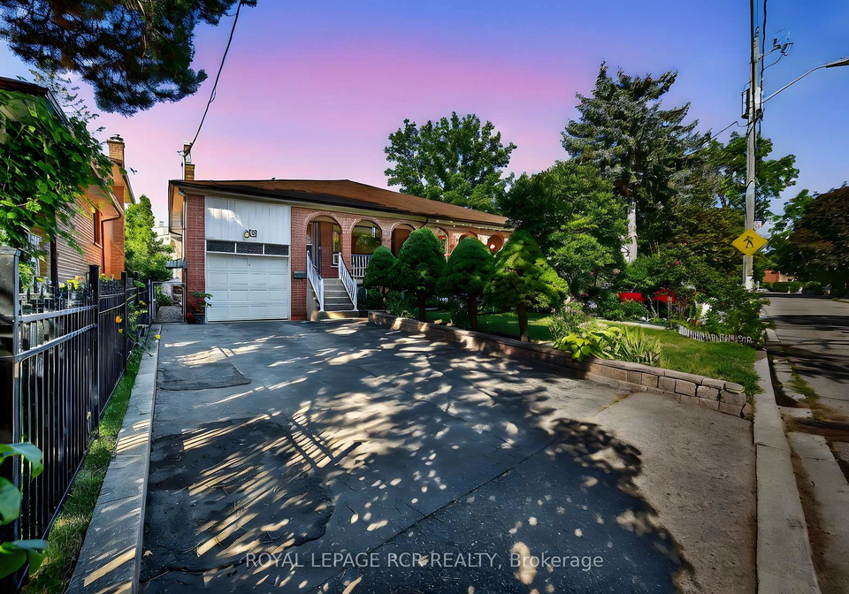 8-cross-street-north-york-ontario-w12452906