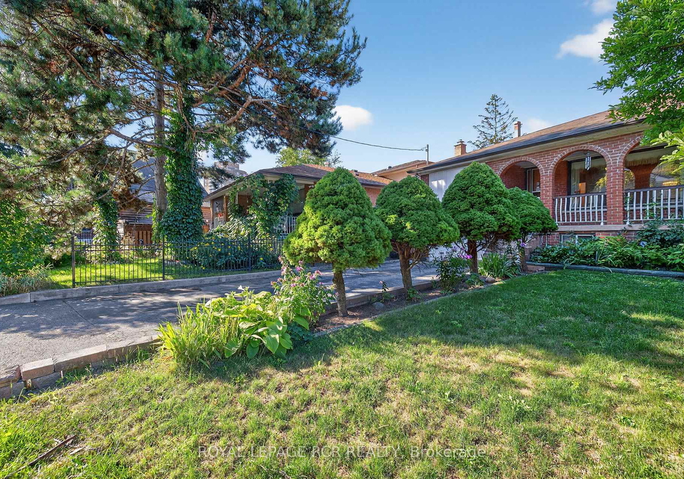 8-cross-street-north-york-ontario-w12452906