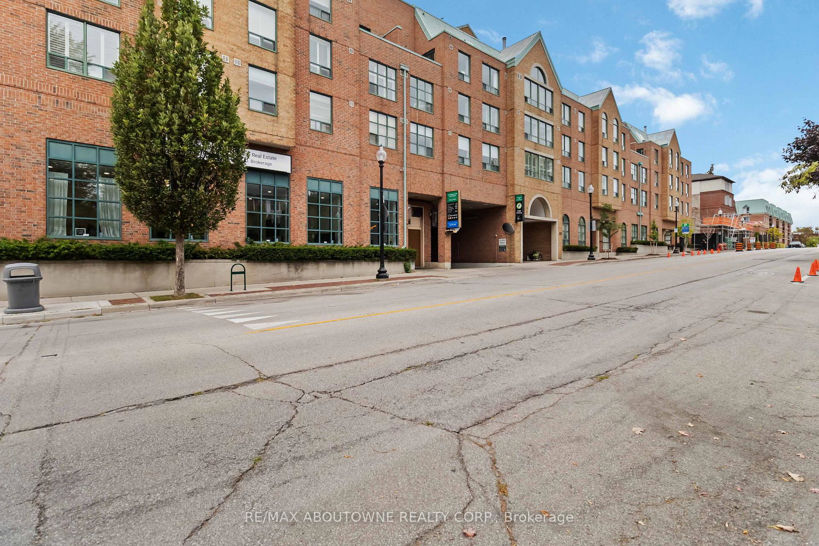221-robinson-street-oakville-ontario-w12453687
