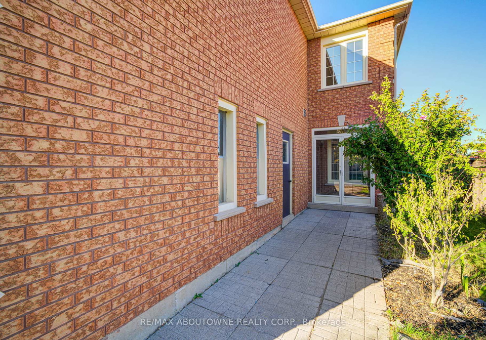 2211-dale-ridge-drive-oakville-ontario-w12455751