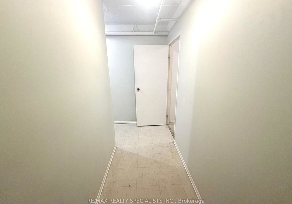 1000-cedarglen-gate-mississauga-ontario-w12456102