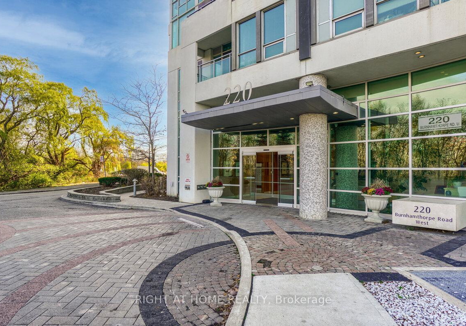 220-burnhamthorpe-road-w-mississauga-ontario-w12456427