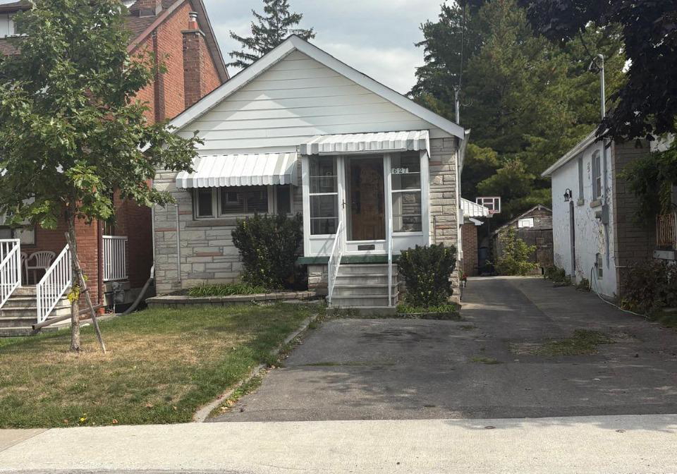 627-mcroberts-avenue-toronto-ontario-w12457718