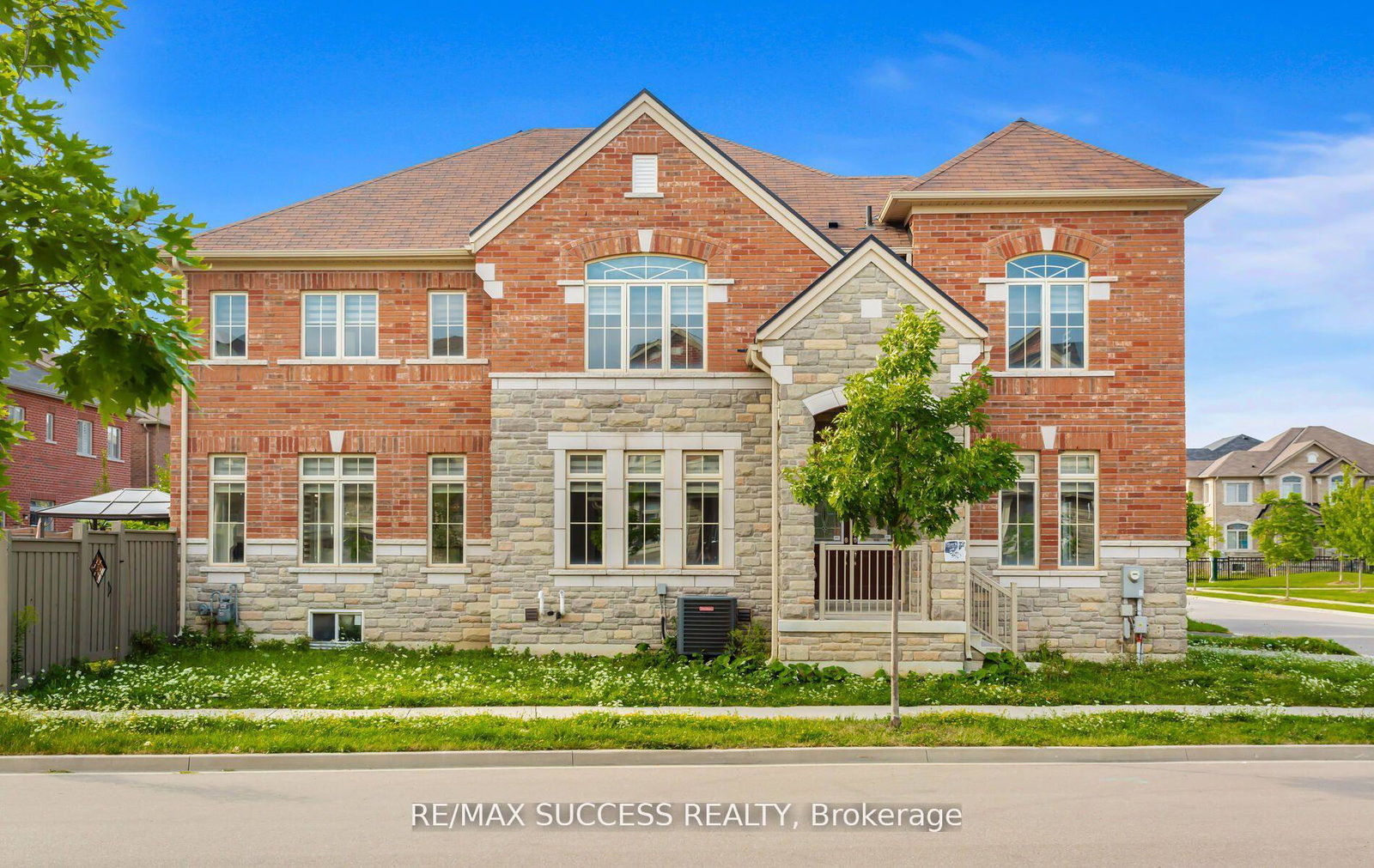 1554-devine-point-milton-ontario-w12457893