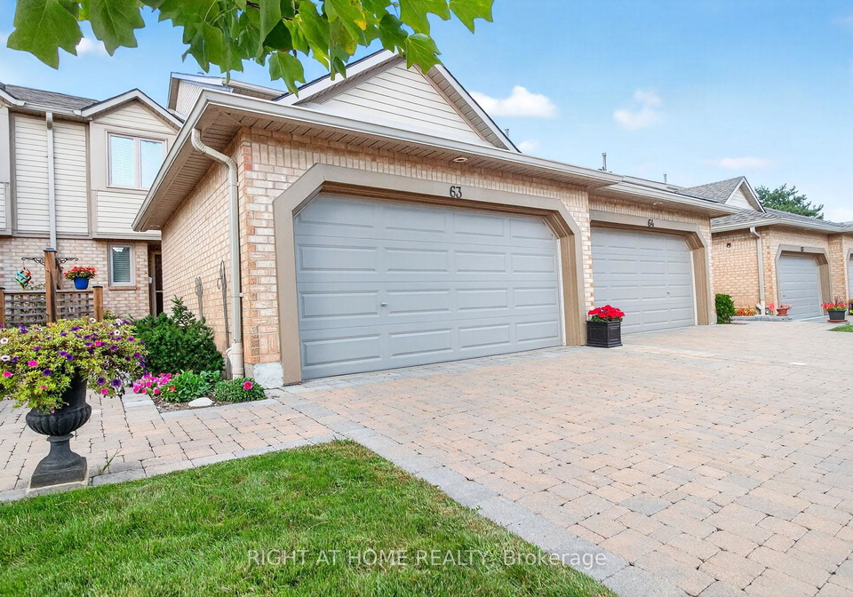 1725-the-chase-mississauga-ontario-w12458320