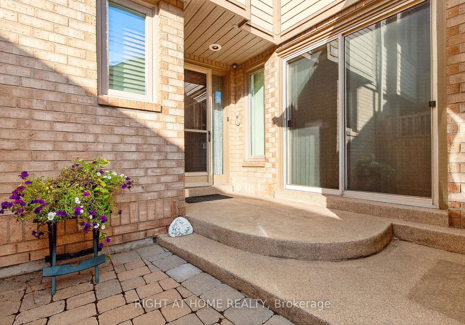 1725-the-chase-mississauga-ontario-w12458320