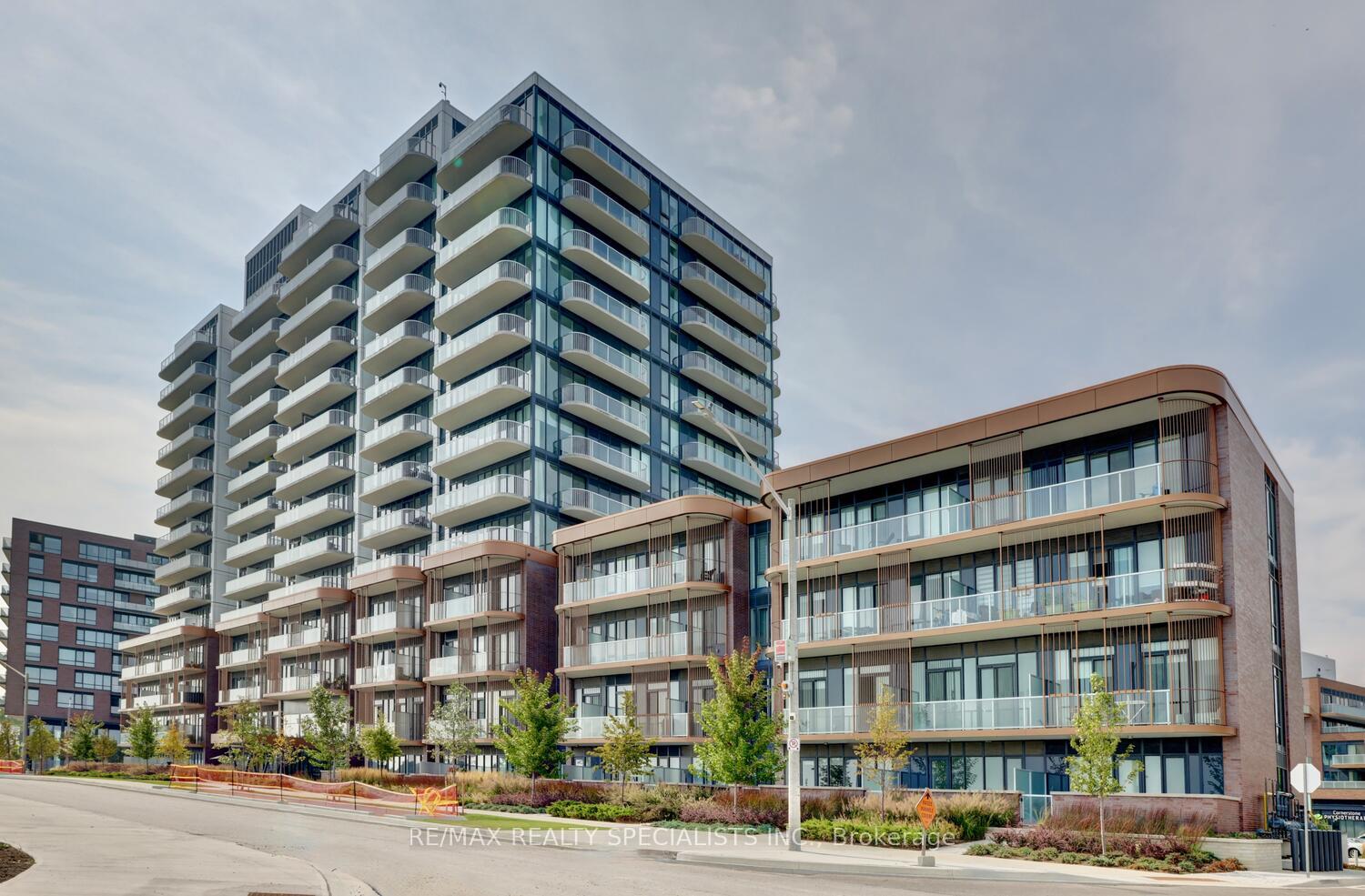 220-missinnihe-way-mississauga-ontario-w12459029