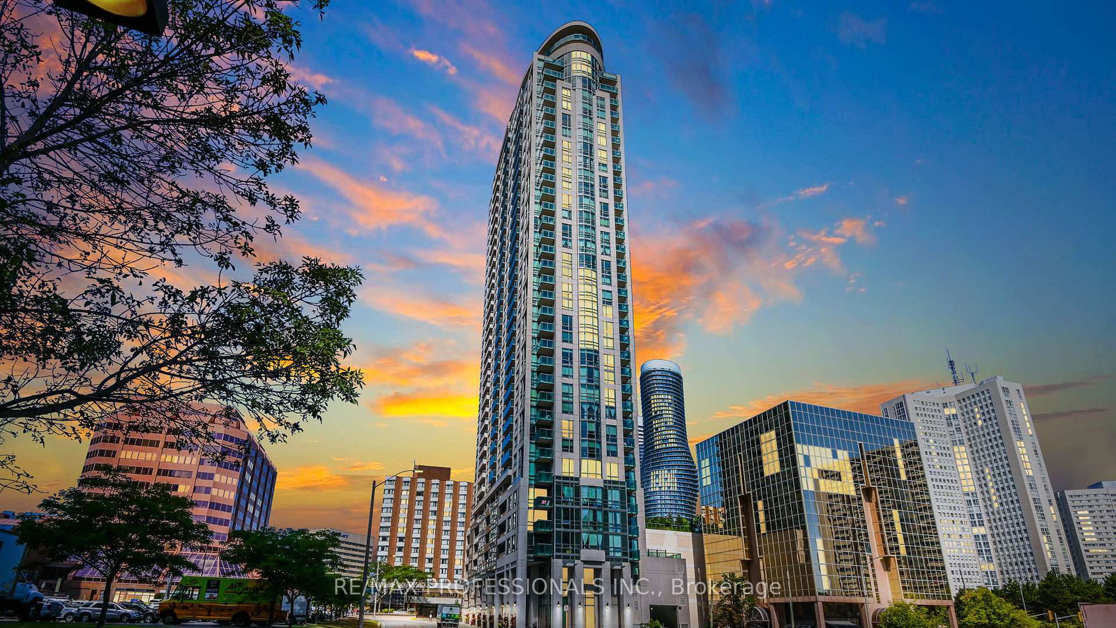 208-enfield-place-mississauga-ontario-w12459110