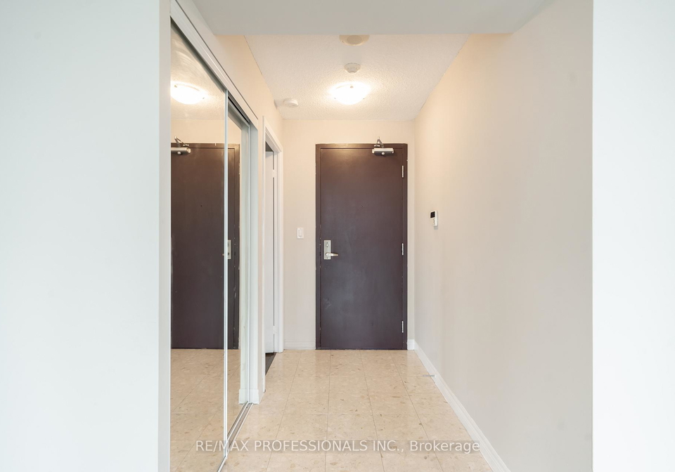 208-enfield-place-mississauga-ontario-w12459110