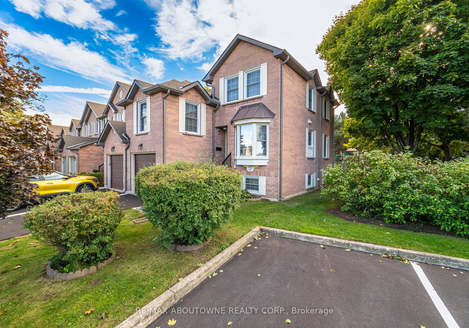 2935-headon-forest-drive-burlington-ontario-w12459845