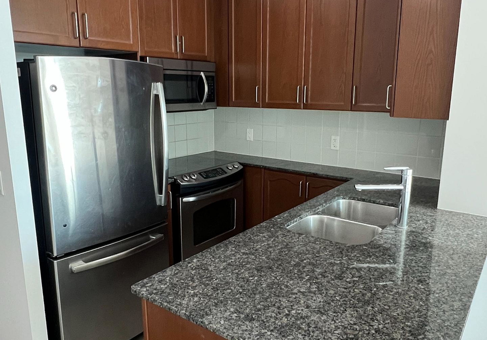 215-sherway-gardens-road-etobicoke-ontario-w12460052