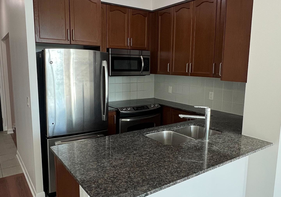 215-sherway-gardens-road-etobicoke-ontario-w12460052