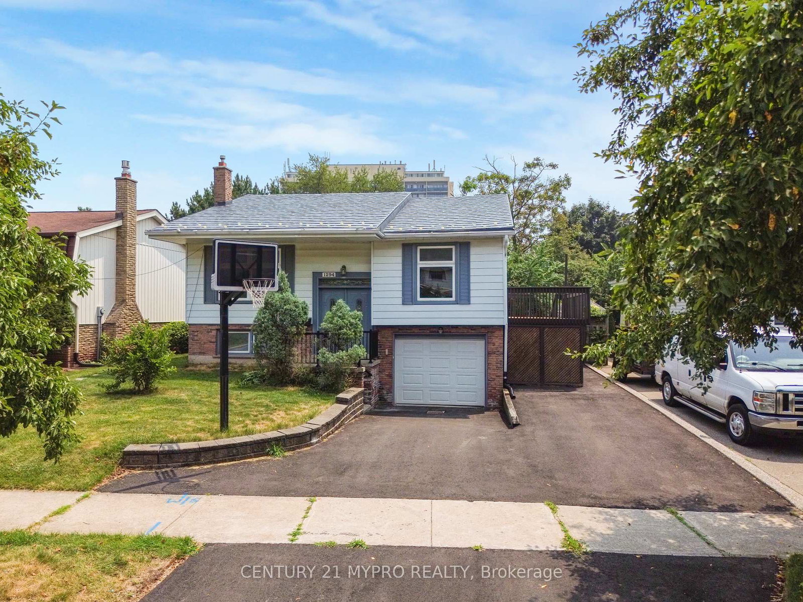 1294-forest-hill-oakville-ontario-w12460380