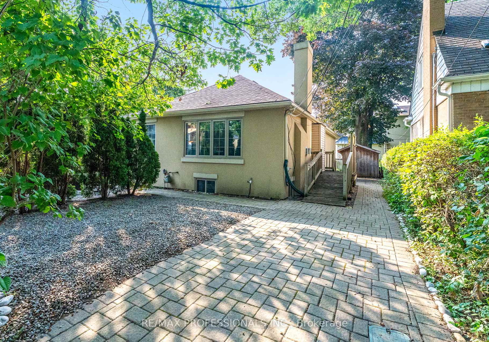 34-monkton-avenue-etobicoke-ontario-w12460667