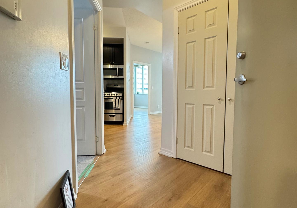 220-burnhamthorpe-road-w-mississauga-ontario-w12464420