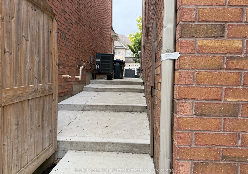 7-lavallee-crescent-brampton-ontario-w12464977