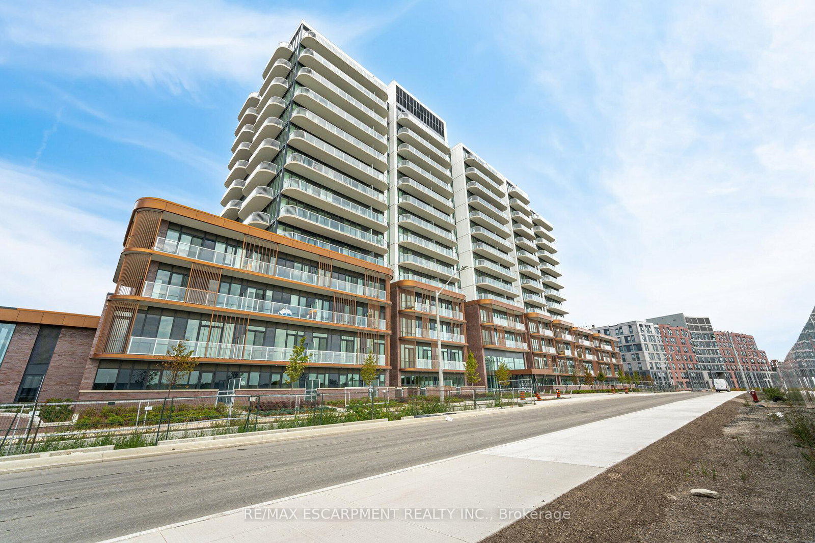 220-missinnihe-way-mississauga-ontario-w12465193