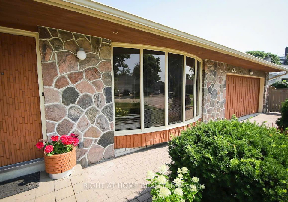 1-cotillion-court-etobicoke-ontario-w12465606