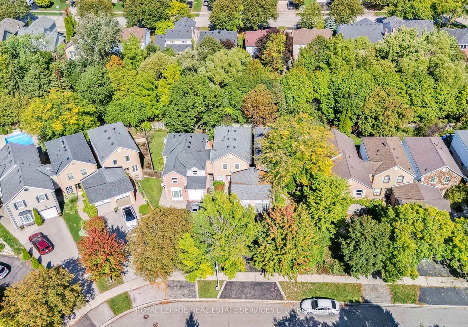 1233-hedgestone-crescent-oakville-ontario-w12465730