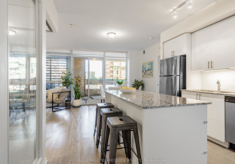 830-lawrence-avenue-w-north-york-ontario-w12465754