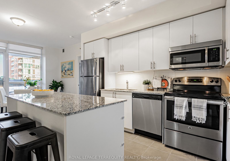 830-lawrence-avenue-w-north-york-ontario-w12465754