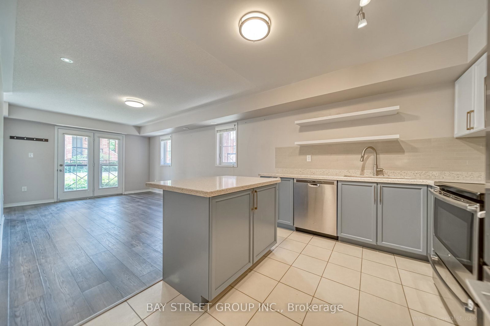 2444-post-road-oakville-ontario-w12466028