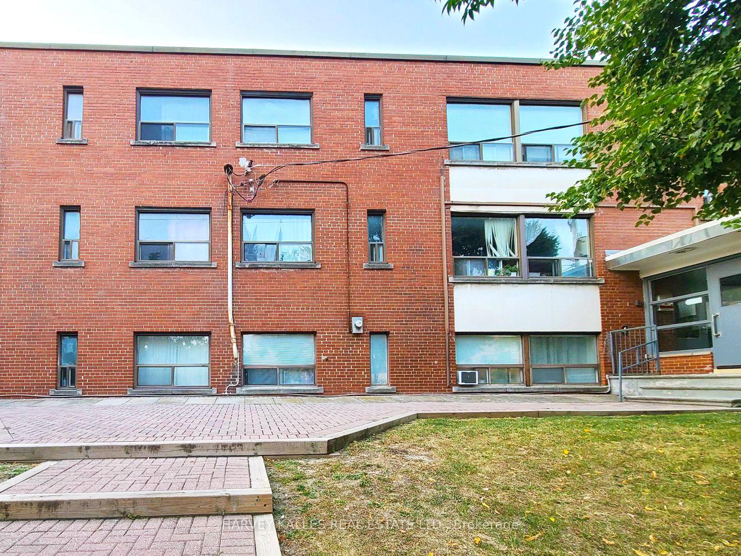 4-greenbrook-drive-north-york-ontario-w12466065