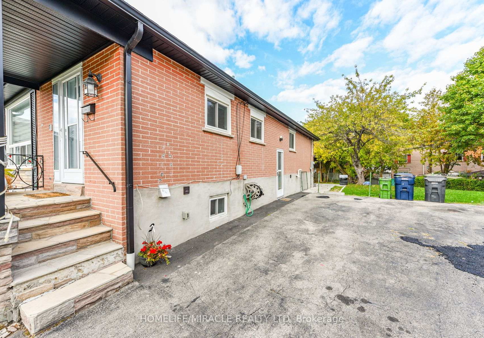 20-charnleigh-court-etobicoke-ontario-w12467114