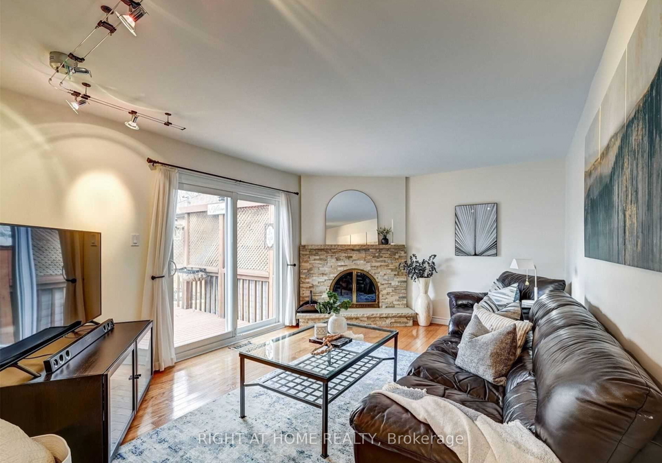 6713-mockingbird-lane-mississauga-ontario-w12467381