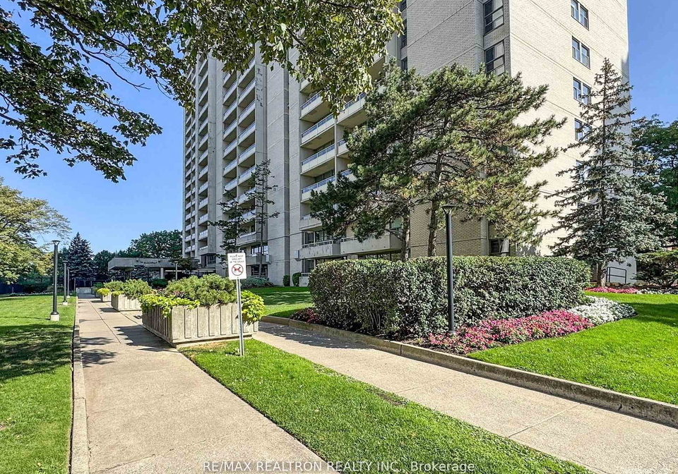 360-ridelle-avenue-north-york-ontario-w12467537