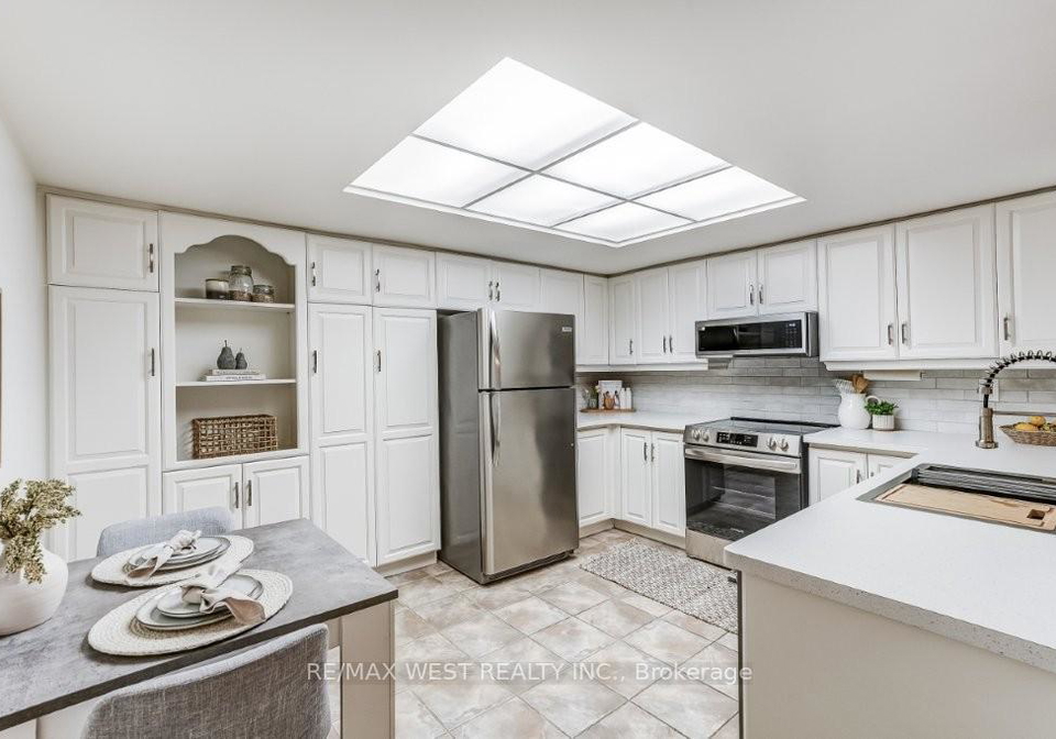 1237-north-shore-boulevard-e-burlington-ontario-w12467696