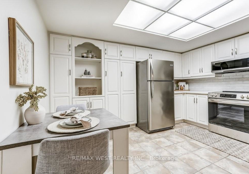 1237-north-shore-boulevard-e-burlington-ontario-w12467696