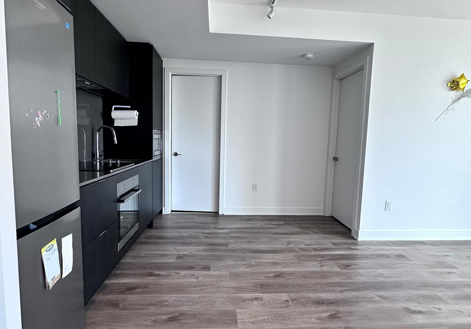 86-dundas-street-e-mississauga-ontario-w12467895