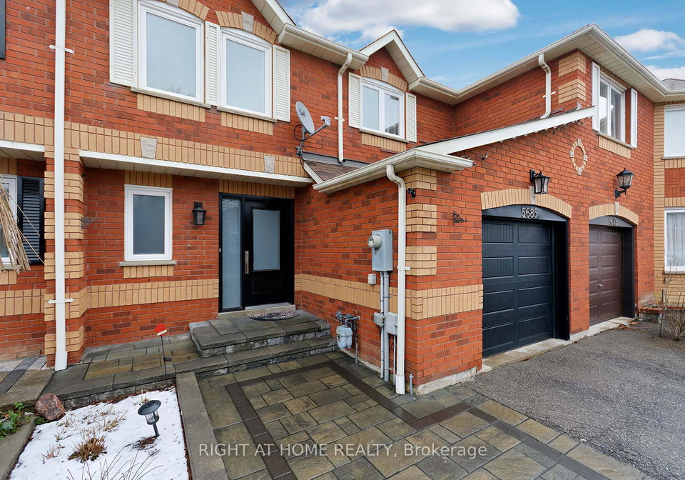 5685-shillington-drive-mississauga-ontario-w12470600